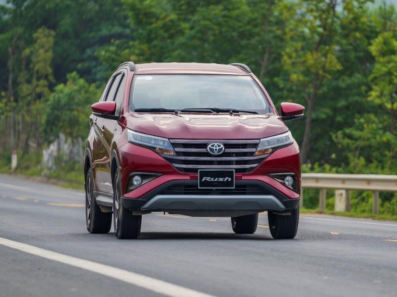 thiet-ke-ben-ngoai-cua-Toyota-Rush-da-nhan-duoc-su-yeu-thich-dang-ke.jpg