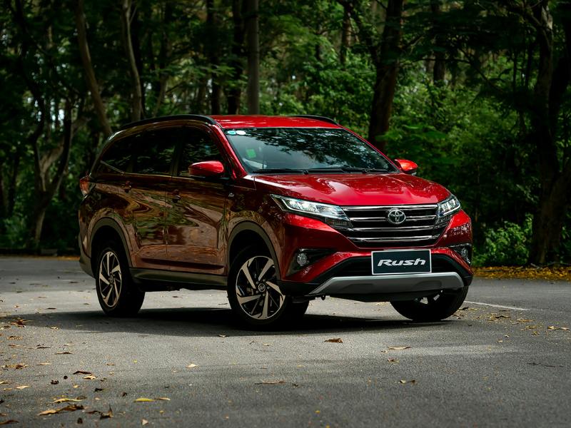 toyota-rush-co-gia-lan-banh-khoang-700-trieu.jpg