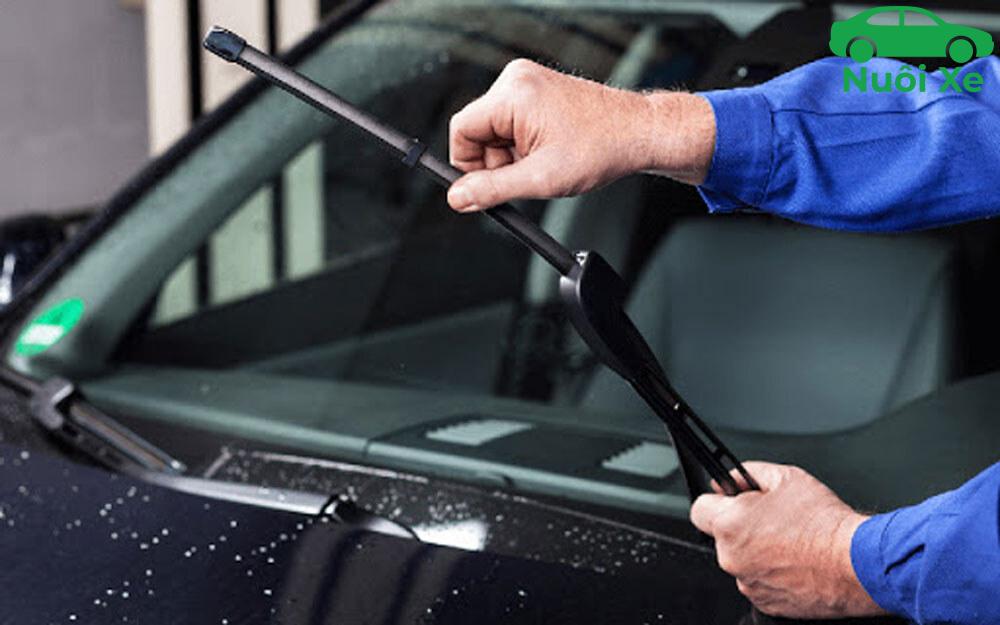Các bước thay gạt mưa ô tô