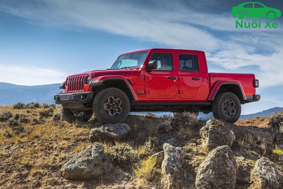Bán tải Jeep Khám phá biểu tượng off-road và sự đa dụng 6 Nội thất Jeep Gladiator tiện nghi hiện đại