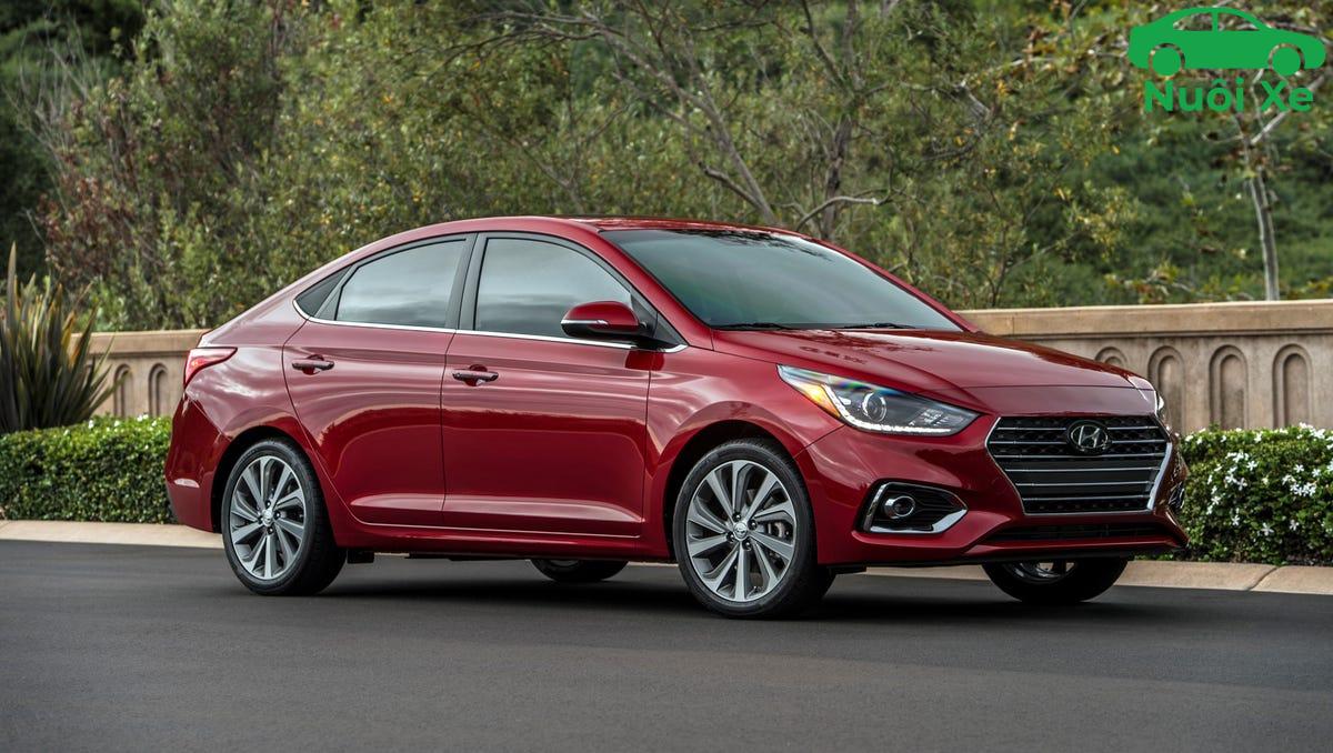 Tổng Hợp & Đánh Giá Chi Tiết Các Dòng Xe Hyundai Tại Việt Nam 2 Các dòng xe Hyundai Accent với thiết kế thể thao, hiện đại.
