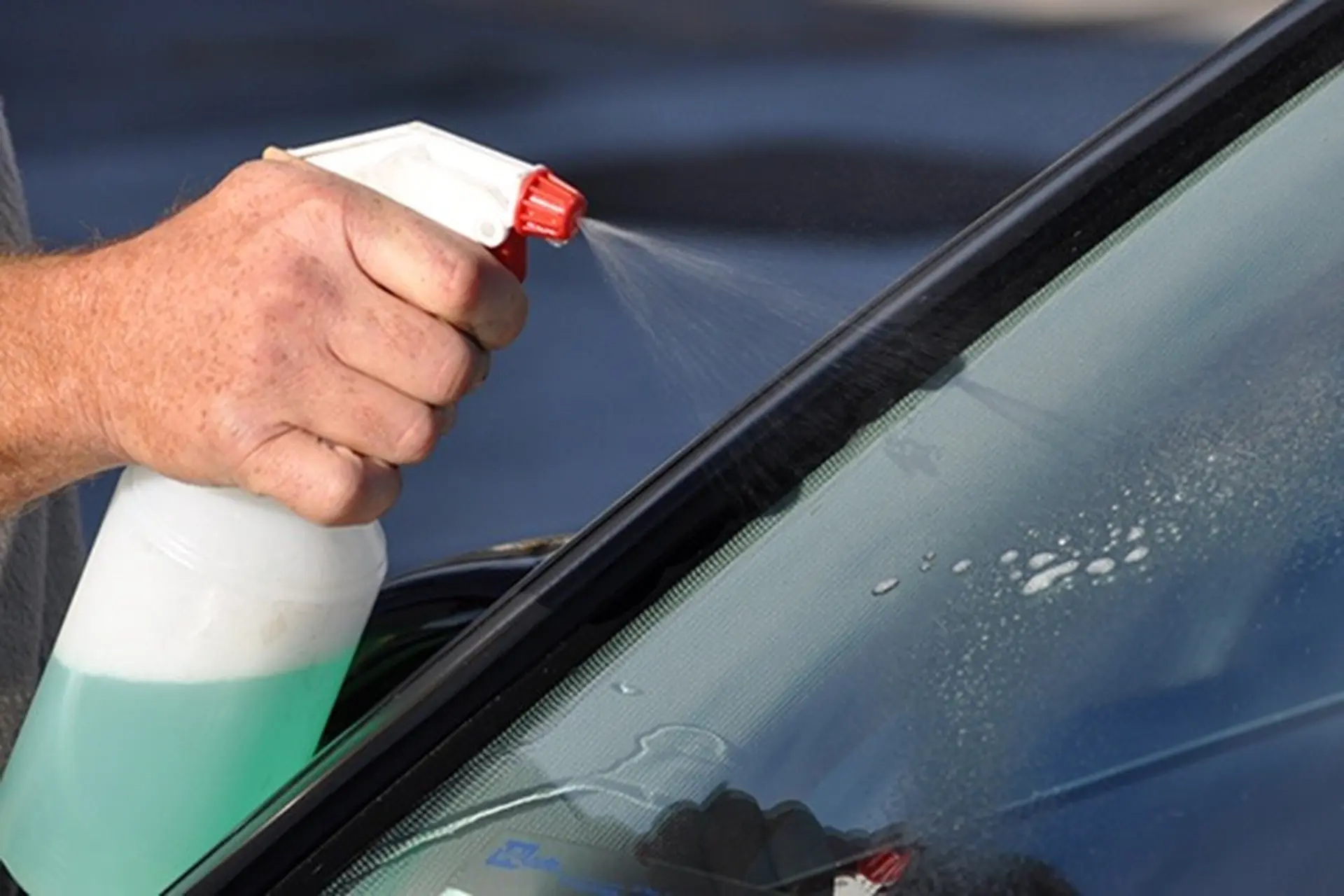 Dung dịch pha nước rửa kính ô tô