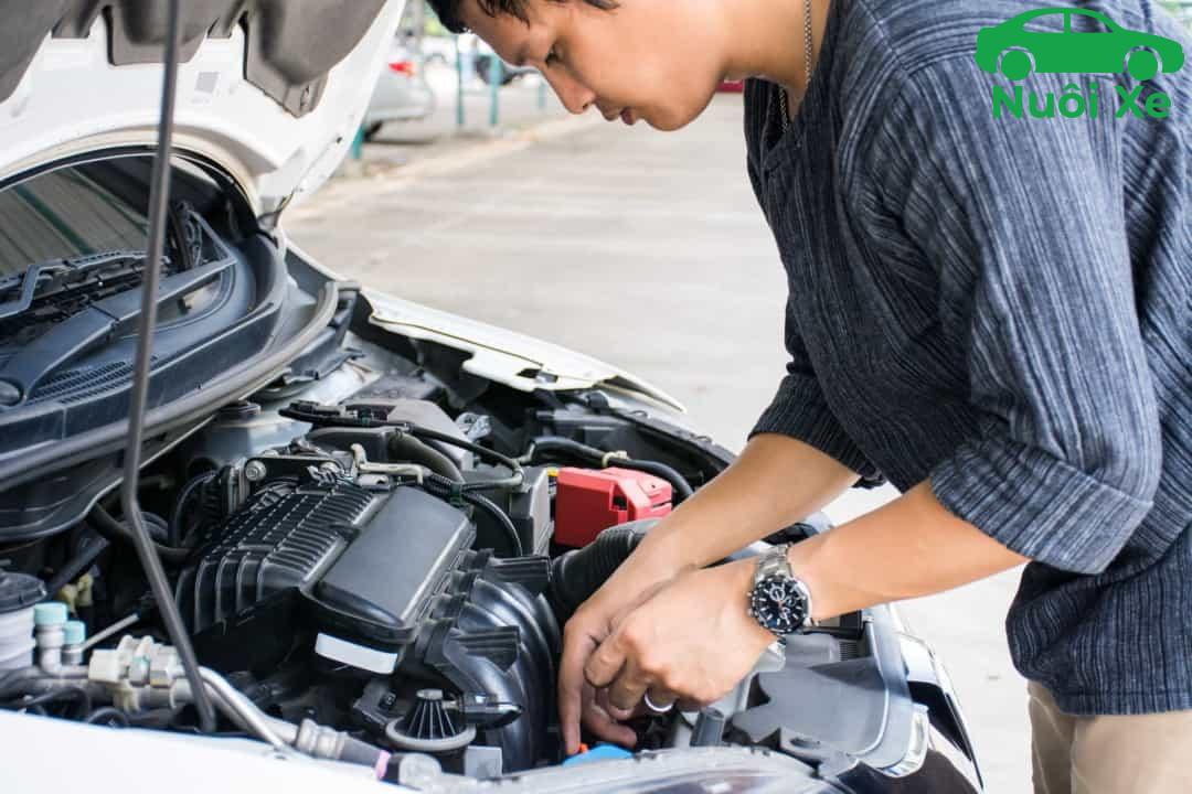 Kiểm tra tổng thể xe ô tô cũ