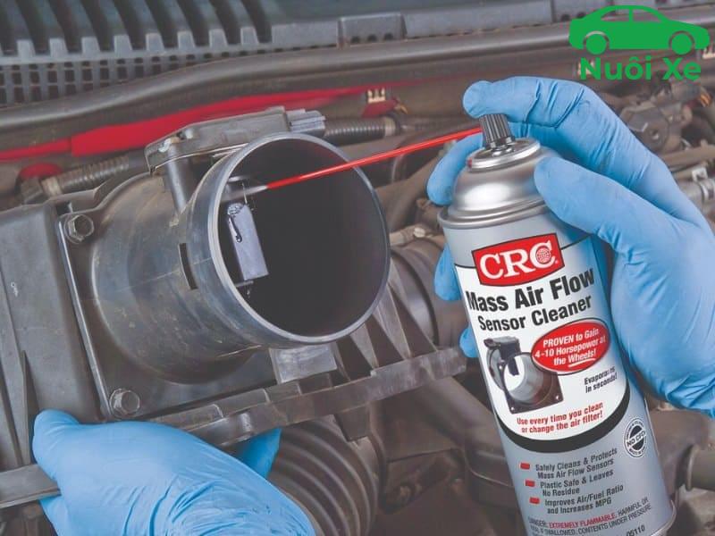 Bướm ga bẩn làm xe ô tô bị hụt ga