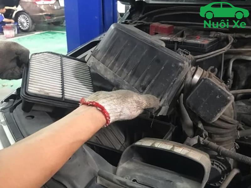 Xe ô tô bị hụt ga khi tăng tốc do lọc gió