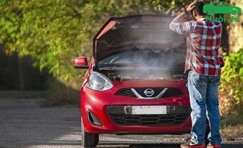 Xe ô tô bị hụt ga chết máy