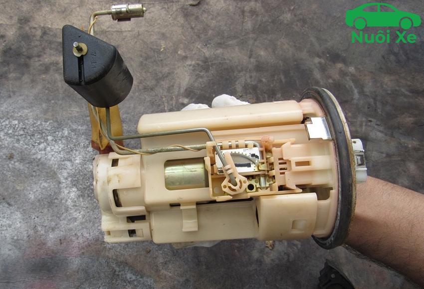 Bơm Xăng Ô Tô - Dấu Hiệu, Nguyên Nhân và Cách Sửa Chữa 14 bom xang o to 948
