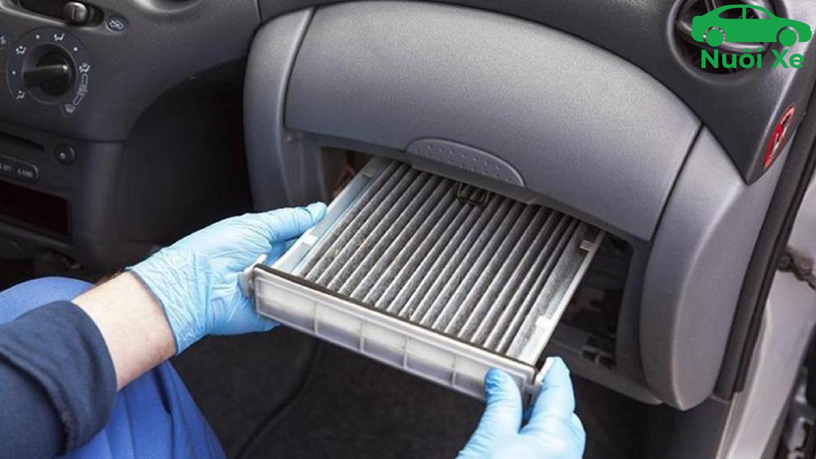 Dấu hiệu nhận biết lọc gió điều hòa ô tô bị bẩn