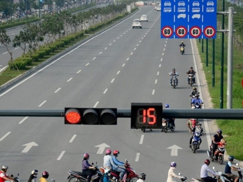 Mức phạt lỗi sai làn đường cho các phương tiện năm 2025 13 loi-sai-lan-duong-1.jpg