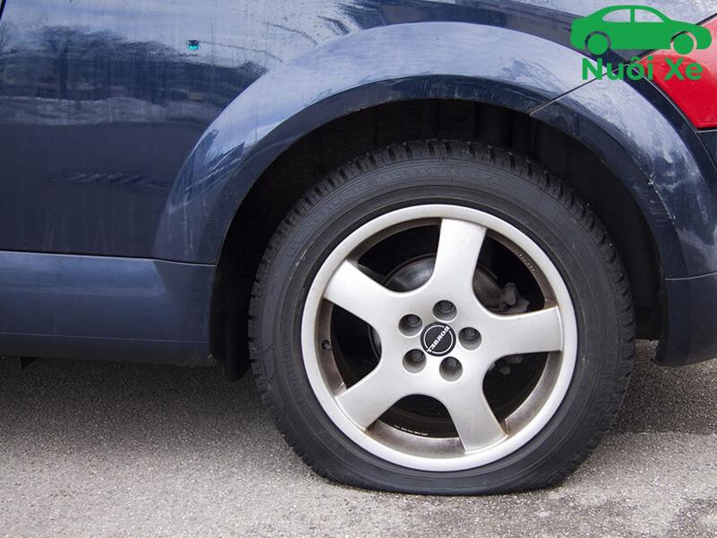 Xe Ô Tô Đi Bao Nhiêu Km Thì Thay Lốp? Hướng Dẫn Toàn Diện 3 lốp xe ô tô mấy năm phải thay