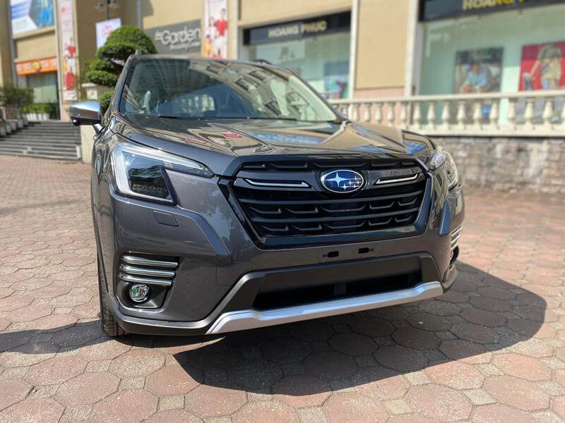 Đánh giá xe Subaru Forester: SUV gia đình an toàn, bền bỉ 4 Subaru Forester xám bạc: Đánh giá thiết kế và màu sắc sang trọng