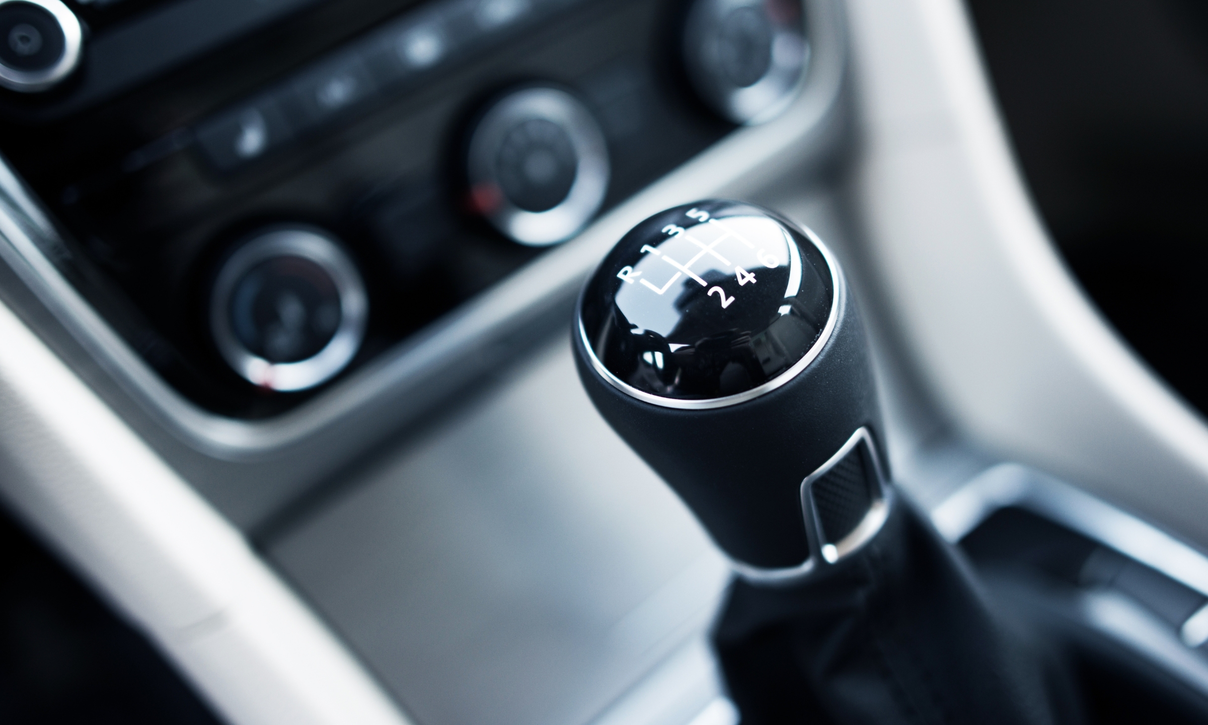 Nên Mua Xe Ô Tô Số Sàn Hay Tự Động, Giải Đáp Chi Tiết Nhất 4 Xe số sàn: Lựa chọn tiết kiệm chi phí ban đầu